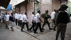 مستوطنو كريات أربع يهاجمون منازل في الخليل