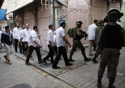 مستوطنو كريات أربع يهاجمون منازل في الخليل