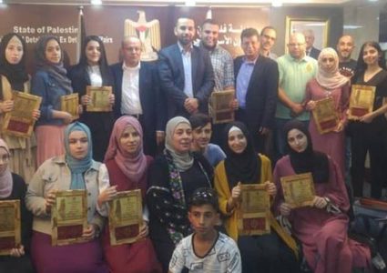 شؤون الأسرى تكرم أبناء الأسرى الناجحين في الثانوية العامة