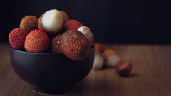 تعرف على فاكهة الليتشي الاستوائية