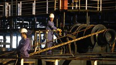 النفط يحقق مكاسب أسبوعية بـ 4% بعد تداعيات إعصارَي أميركا