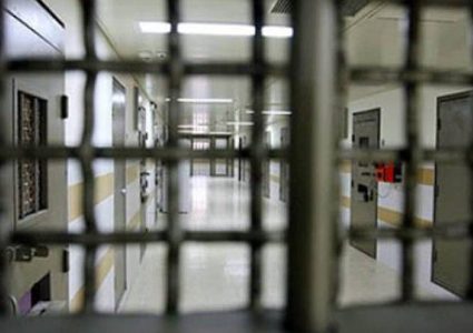 ستة أسرى يواصلون إضرابهم عن الطعام