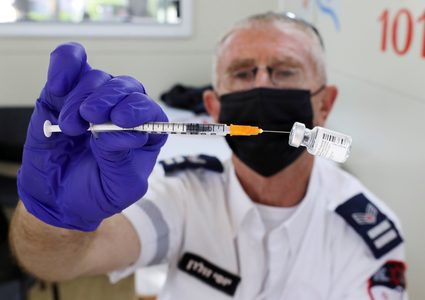 هل تتأثر إسرائيل بقرار أميركا حول الجرعة الثالثة من لقاح كورونا؟