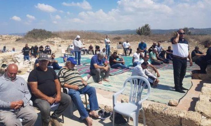 الاحتلال يدمر لوازم مسجد قرية صرفند المهجرة