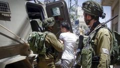 الاحتلال يعتقل فتى ويستدعي أسيرا محررا من بيت لحم