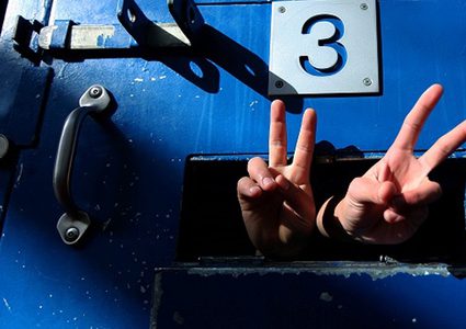 ستة أسرى يواصلون إضرابهم عن الطعام رفضا لاعتقالهم الاداري