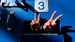 ستة أسرى يواصلون إضرابهم عن الطعام رفضا لاعتقالهم الاداري