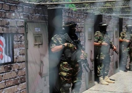 حماس تعد بتحرير أسرى نفق الحرية بصفقة تبادل