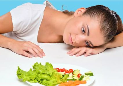 اخصائية تغذية تكشف العلاقة بين "الاكتئاب الخريفي" والغذاء السليم