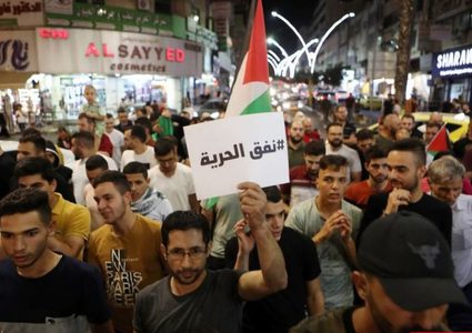 مسيرات ووقفات دعم ومساندة للأسرى في مختلف المحافظات