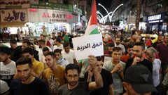 مسيرات ووقفات دعم ومساندة للأسرى في مختلف المحافظات