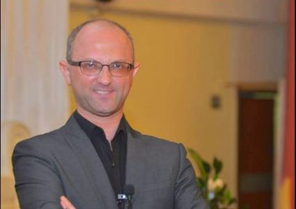 د. عصام جمعة يوضح كيفية التعرف على لغات الحب الخمسة