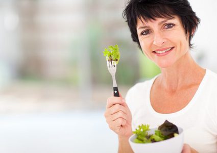 أفضل نظام تغذية للنساء بعد سن الأربعين