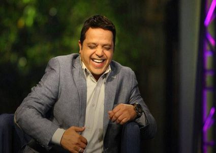 هنيدي يتحدى فان دام في مباراة قتالية تحت سفح الأهرامات