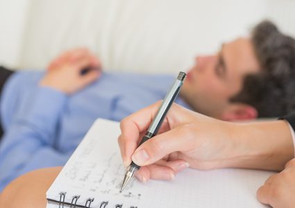 أخصائي نفسي يوضح لـ"النجاح" أسباب هوس توهم الأمراض وطرق علاجه