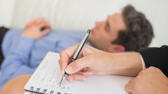 أخصائي نفسي يوضح لـ"النجاح" أسباب هوس توهم الأمراض وطرق علاجه