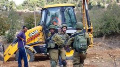 الاحتلال يستولي على جرافة ويمنع أعمال تأهيل شارع في اللبن الشرقية