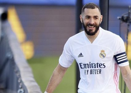 بنزيما: ريال مدريد كل حياتي وفخور بأهدافي