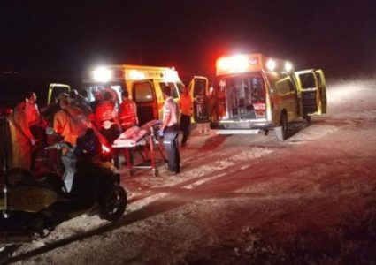 إصابة شاب بجراح خطيرة إثر تعرضه لحادث دهس في النقب