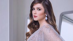 ياسمين عبد العزيز تنشر أول فيديو عقب عودتها للقاهرة