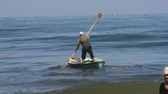 وفاة صياد غرقا بعد انقلاب مركبه في بحر دير البلح