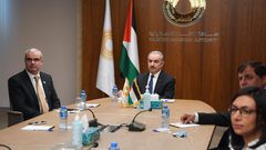 اشتية: سلطة النقد تلعب دورا مهما في التنمية الاقتصادية