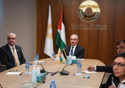 اشتية: سلطة النقد تلعب دورا مهما في التنمية الاقتصادية