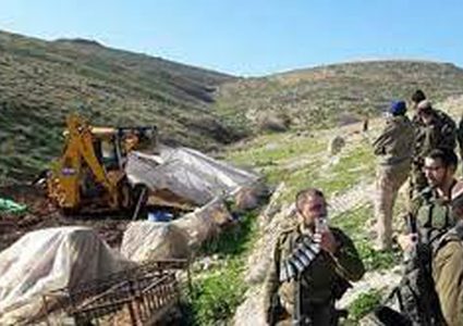 الاحتلال يفتش خيام المواطنين في الأغوار الشمالية