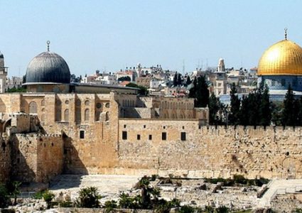 وزارة شؤون القدس: نحذر من محاولات تغيير الوضع التاريخي بالأقصى