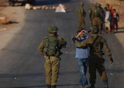 الاحتلال فشل بالعثور على أسلحة بالضفة وعنصراه أصيبا "بالخطأ"