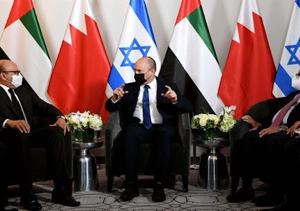 بينيت يلتقي وزيرين من الإمارات والبحرين في نيويورك