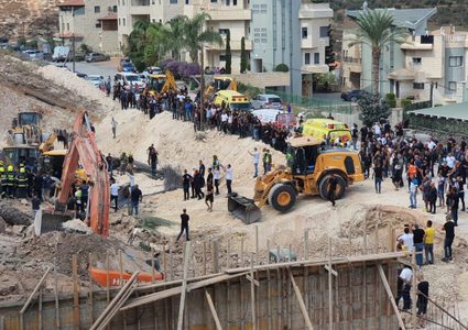 إصابة 10 عمال إثر انهيار جدار أثناء عملهم في كفر كنا