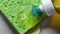 قلقيلية: إفشال عملية تصنيع وتسويق "سائل جلي" مزوّر