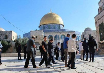 عشرات المستوطنين يقتحمون "الأقصى"