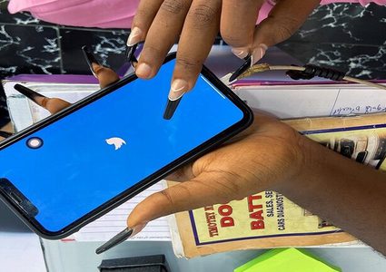 نيجيريا تقرر رفع الحظر على "تويتر" بعد استيفائه شروطا معينة
