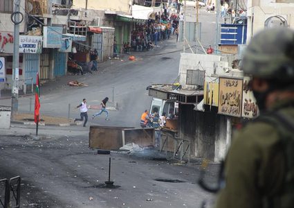 اندلاع مواجهات مع الاحتلال في باب الزاوية وسط الخليل