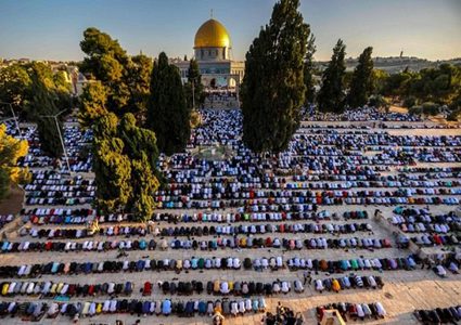 50 ألف مصلٍ يؤدون صلاة الجمعة في رحاب المسجد الأقصى المبارك