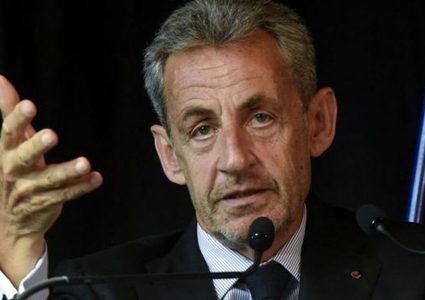 ساركوزي يقضي محكوميته بالسجن عاما في منزله