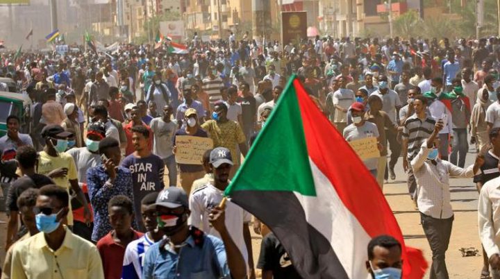 السودان: مسيرات شعبية حاشدة بالخرطوم لدعم التحول الديمقراطيّ