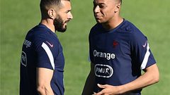 بنزيما: انتقال مبابي إلى ريال مدريد مسألة وقت