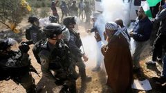 الاحتلال يقمع مسيرة منددة بالاعتداء على المواطنين في مسافر يطا