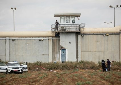 حمدونة: كاميرات الاحتلال في السجون تشكل انتهاكاً لخصوصية الأسرى