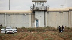 حمدونة: كاميرات الاحتلال في السجون تشكل انتهاكاً لخصوصية الأسرى