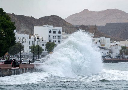 سلطنة عًمان تفعل خطة الطوارئ لمواجهة إعصار "شاهين"