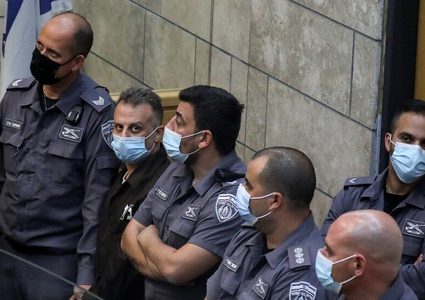 الهيئة: الاحتلال يحتجز الأسير يعقوب قادري في عزل "ريمونيم"