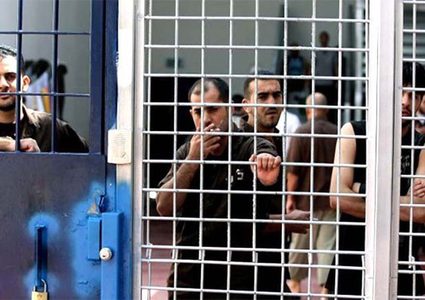 سبعة أسرى يواصلون إضرابهم عن الطعام رفضا لاعتقالهم الإداري