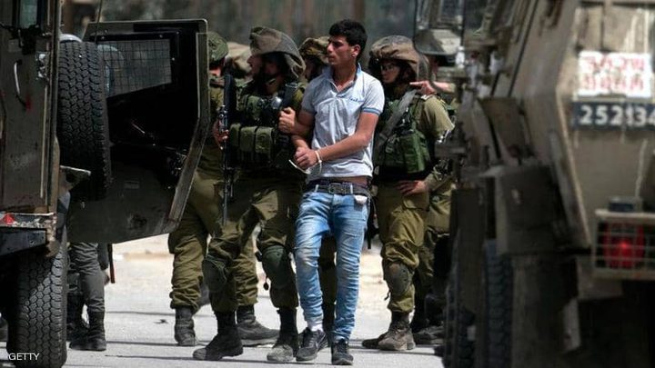 الاحتلال يعتقل 13 مواطنا من مناطق مختلفة بالضفة الغربية