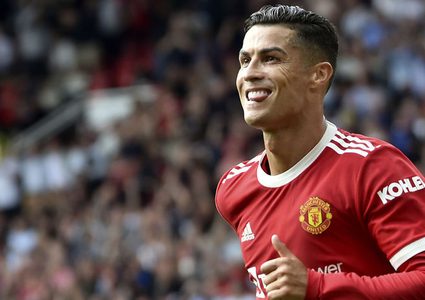 نيفيل: سلوك رونالدو يضع ضغطًا هائلًا على سولسكاير