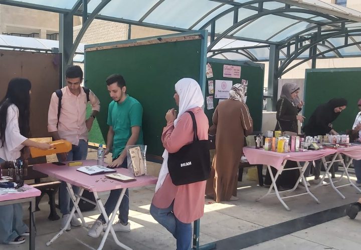 معرض أكتوبر الورديّ بتنظيم اتحاد طلبة الطب في جامعة النجاح