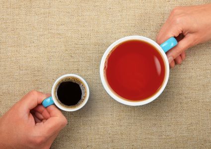 القهوة والشاي وبياض البيض تعيق امتصاص الحديد وتصعّب علاج فقر الدم